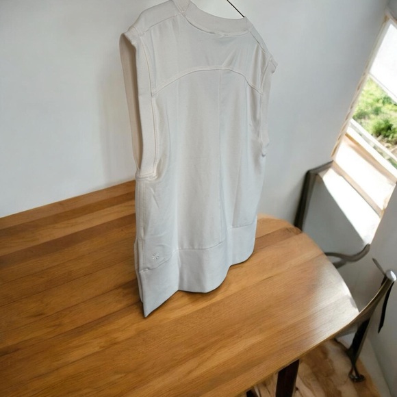 Athleta Off-White V-Neck Tee New (No Tag)✨ - Picture 2 of 9